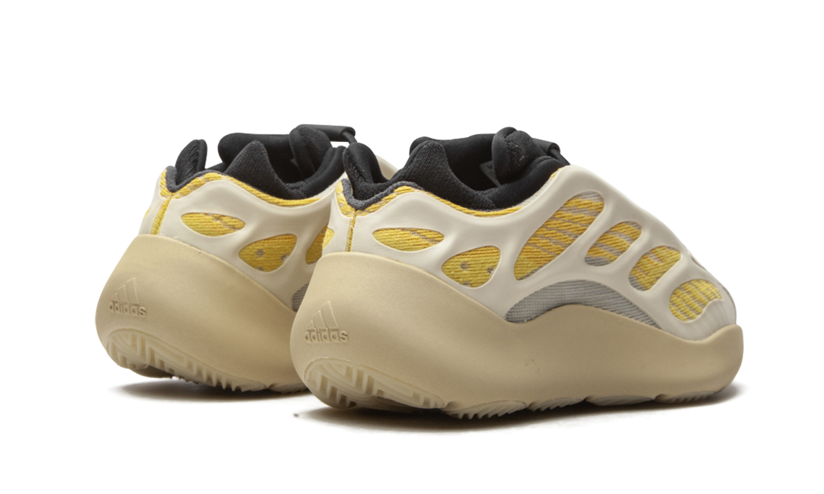 Yeezy 700 V3 "Safflower" G54854