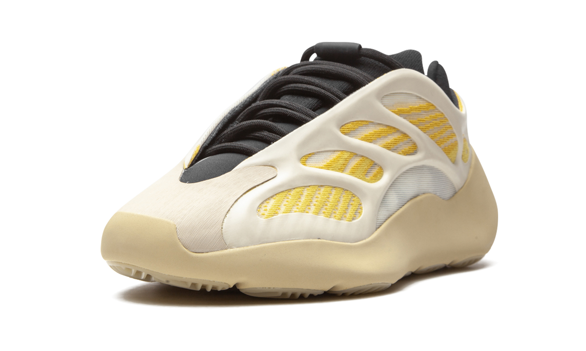 Yeezy 700 V3 "Safflower" G54853
